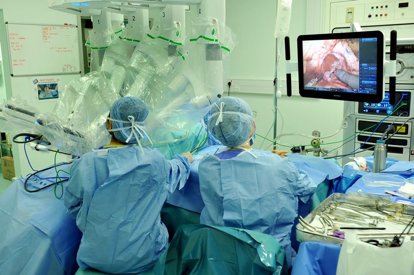Fila de espera cirúrgica - recuperação lenta no Reino Unido